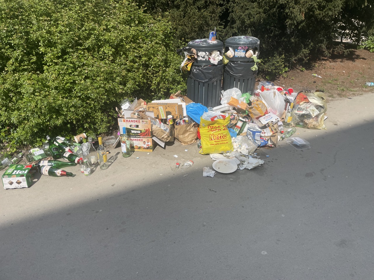 Garbage behind Leibniz University Hanover