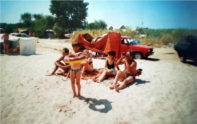 Alexander Fufaev with his family on the Sea of Azov