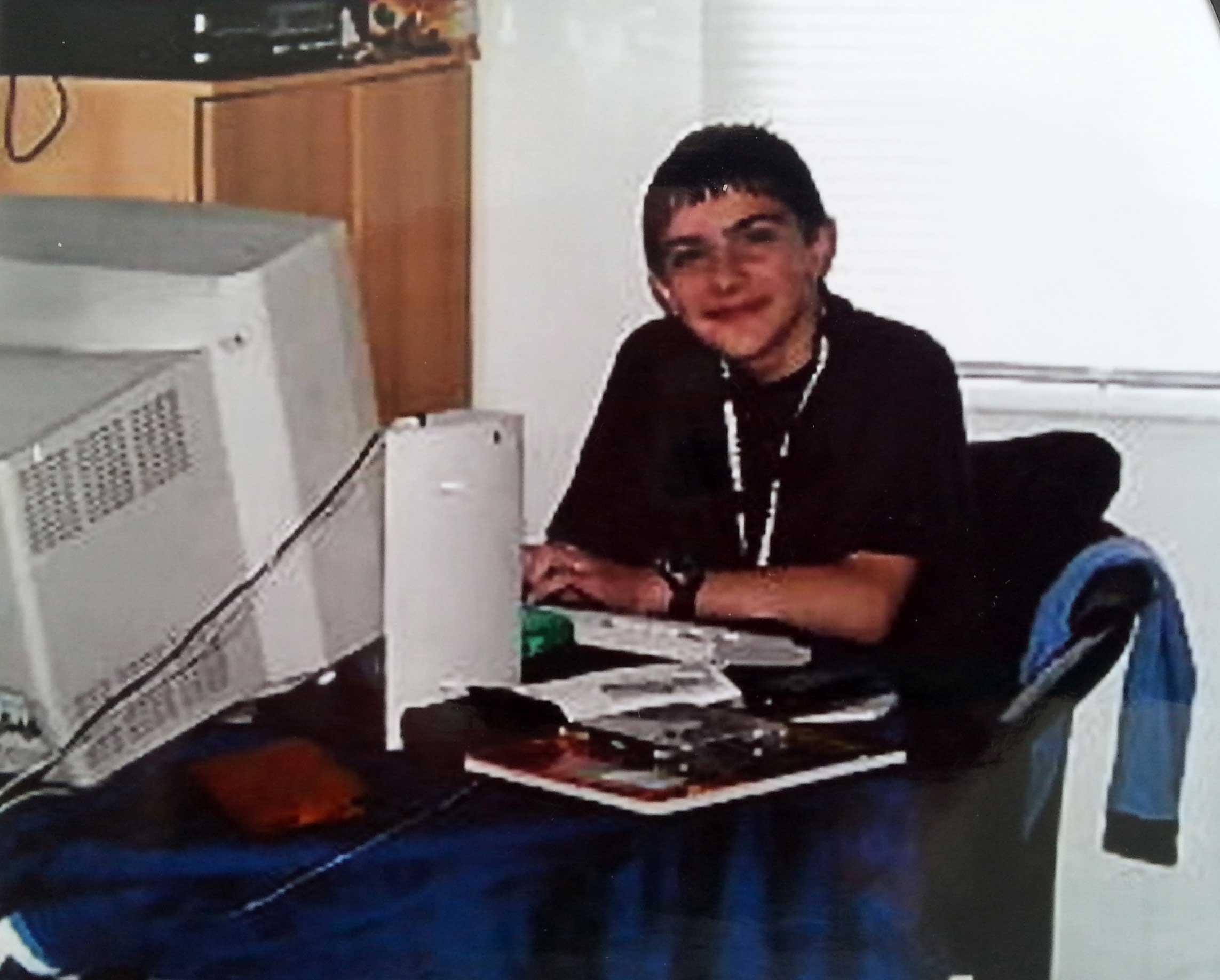 Alexander Fufaev at his first computer in Lühnde